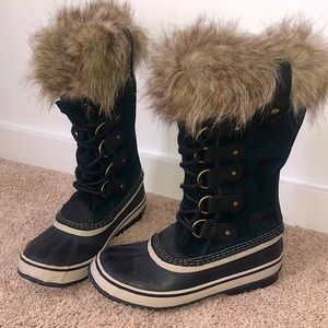 Black waterproof Sorel snow boots. Size 7.5